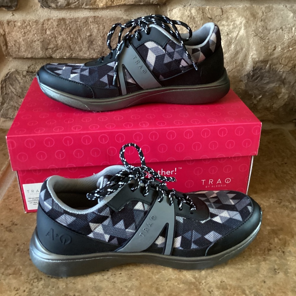 Alegria Traq Shoes Womens Size 5.5 Qarma Right‎ Angle Grey Black